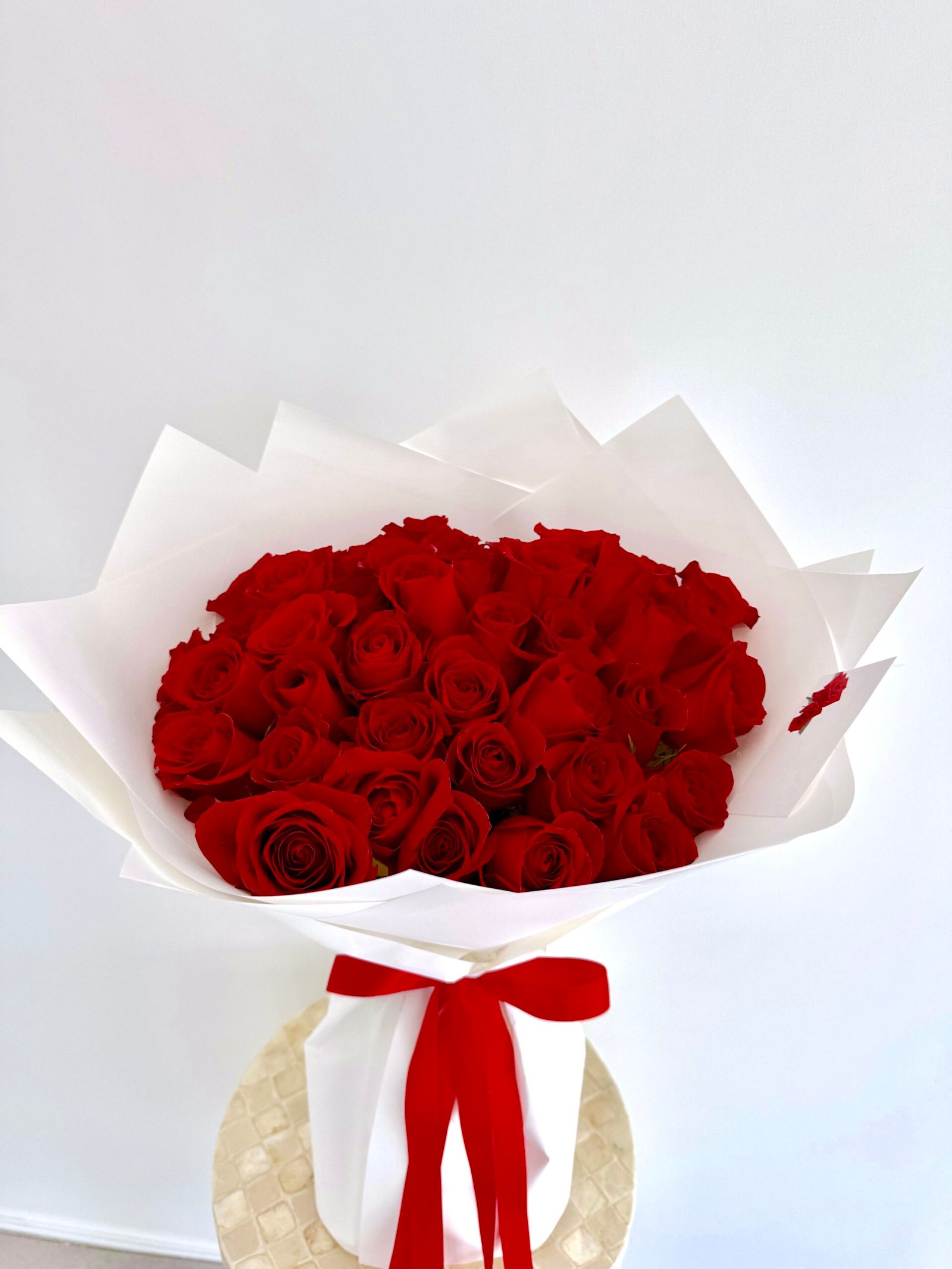 Valentines flowers 50 roses gold coast australia red roses